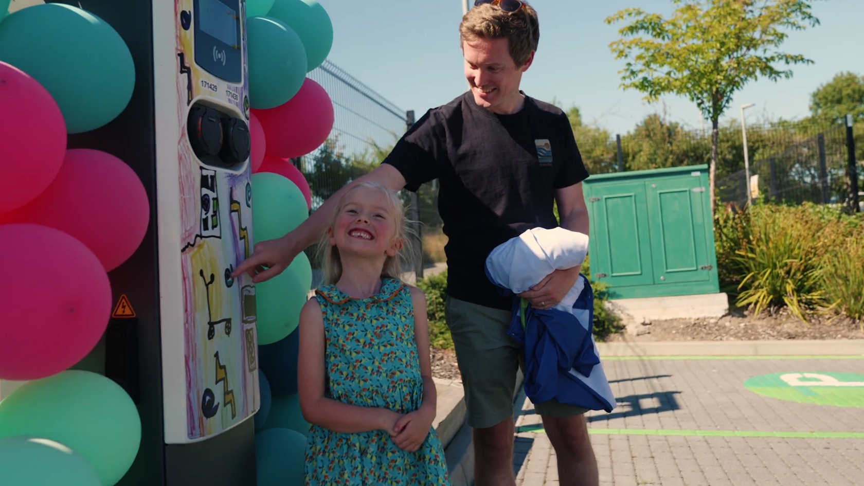 Design A Charger Reveal Thumbnail